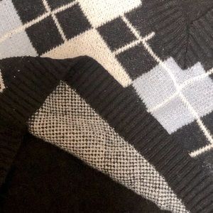 Xs/S Baby Blue & Black Argyle sweater//Super soft//V neck